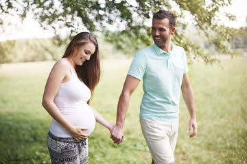 هل ممارسة العلاقة الحميمية أمر آمن أثناء الحمل؟! وما خطورته!